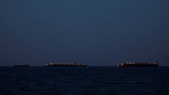 Irão continua a atacar infraestruturas petrolíferas, aumentando preocupações sobre crise energética