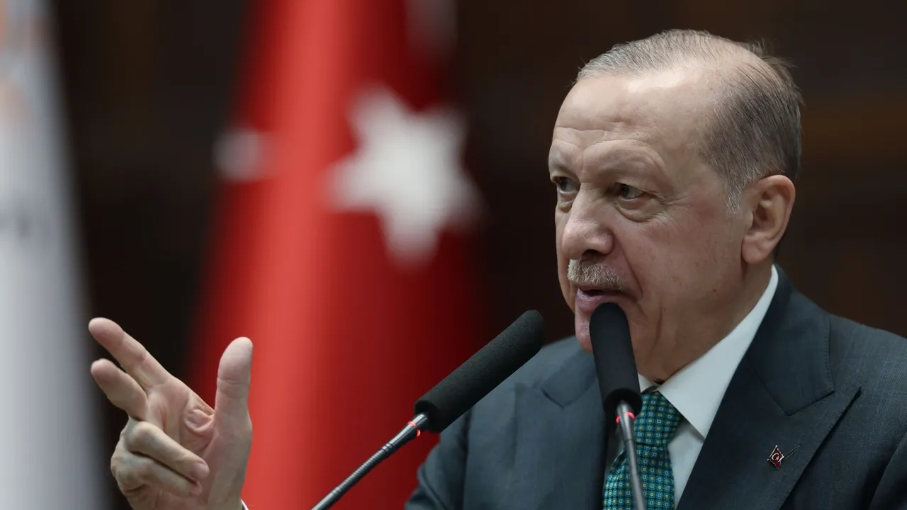 Erdogan alerta: "Acabem com a guerra EUA-Israel contra o Irão antes que esta engula toda a região"