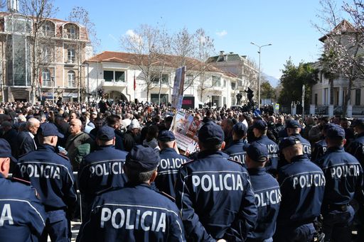 Në Shqipëri mbahet protestë antiqeveritare  masa të larta të sigurisë