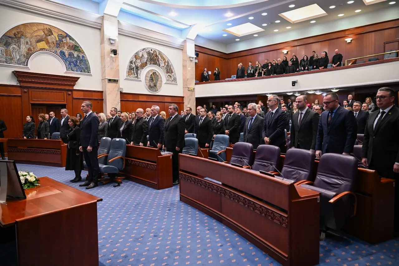 Përvjetori i tragjedisë në Koçan, Kuvendi i Maqedonisë së Veriut mbajti seancë përkujtimore