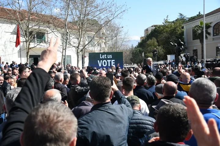 Veliki antivladin protest održan u Tirani, visoke mjere sigurnosti