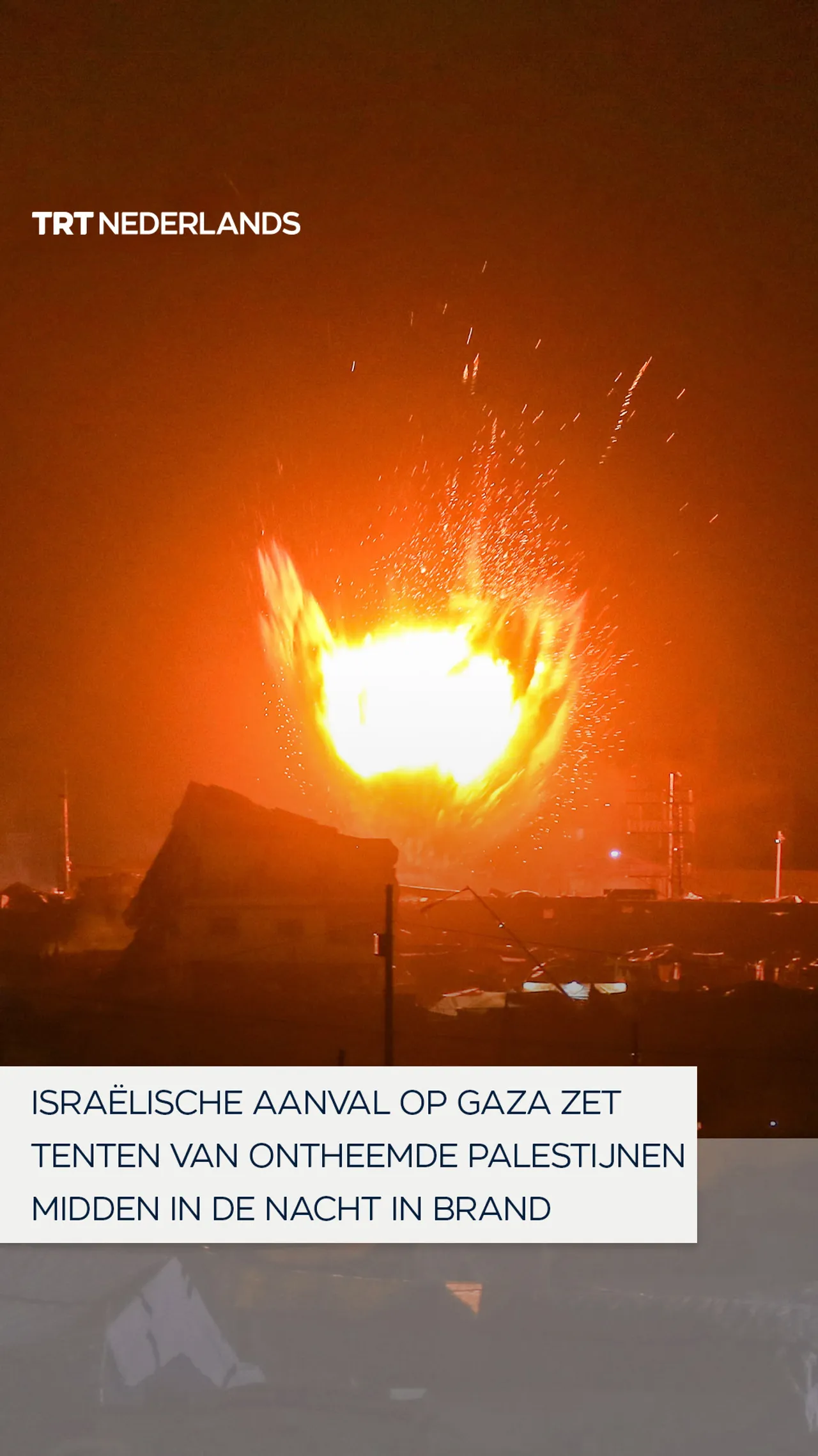 Israëlische aanval op Gaza zet tenten van ontheemde Palestijnen midden in de nacht in brand