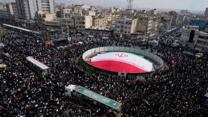 Почему США не свергли власть в Иране?