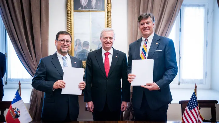 Chile y EE.UU. firman acuerdo para “explorar” proyectos conjuntos de minerales críticos