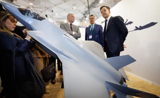 NAVO-chef en Belgische defensieminister prijzen Turkse defensie-industrie en dringen op samenwerking