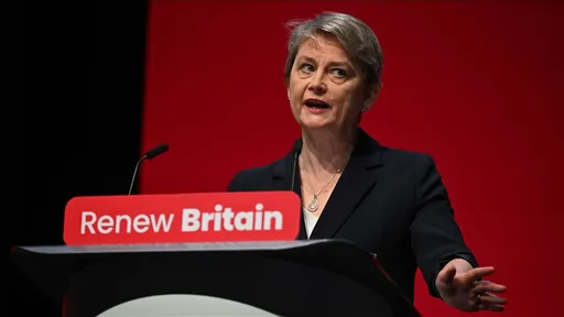 Wasiirka arrimaha dibadda UK oo booqatay Sacuudiga si ay “u muujiso taageerada xulafada gobolka”