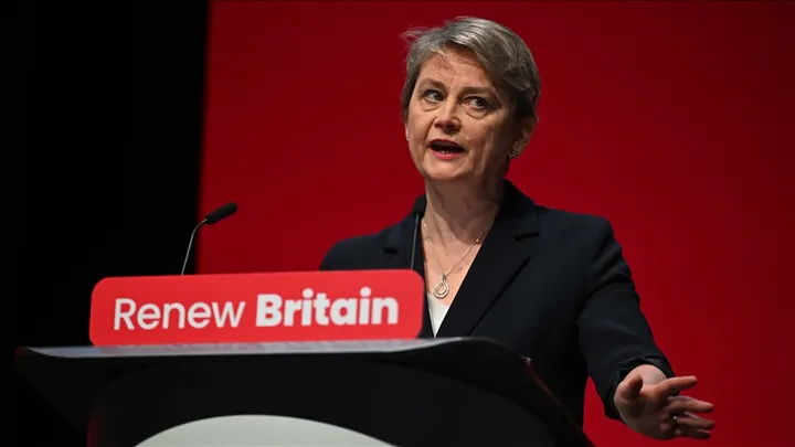 Wasiirka arrimaha dibadda UK oo booqatay Sacuudiga si ay “u muujiso taageerada xulafada gobolka”