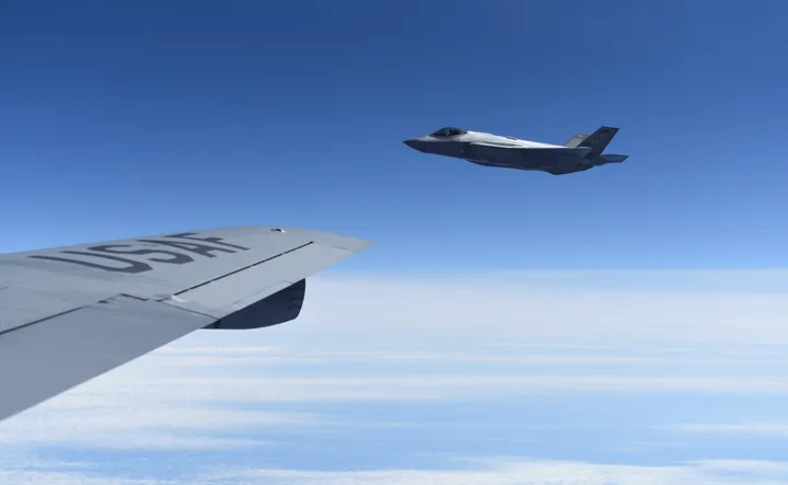 استقرار بیش از ۱۶۰ هواپیمای سوخت‌رسان نظامی آمریکا برای پشتیبانی از حملات