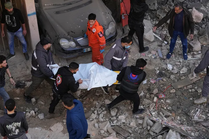 Luc Ferry affirme que le droit international vaut "entre nations respectables" et provoque un tollé