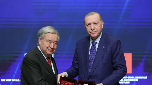 Ärdoğan Guterreşka "Atatörek" Xalıqara tınıçlıq bülägen tapşırdı