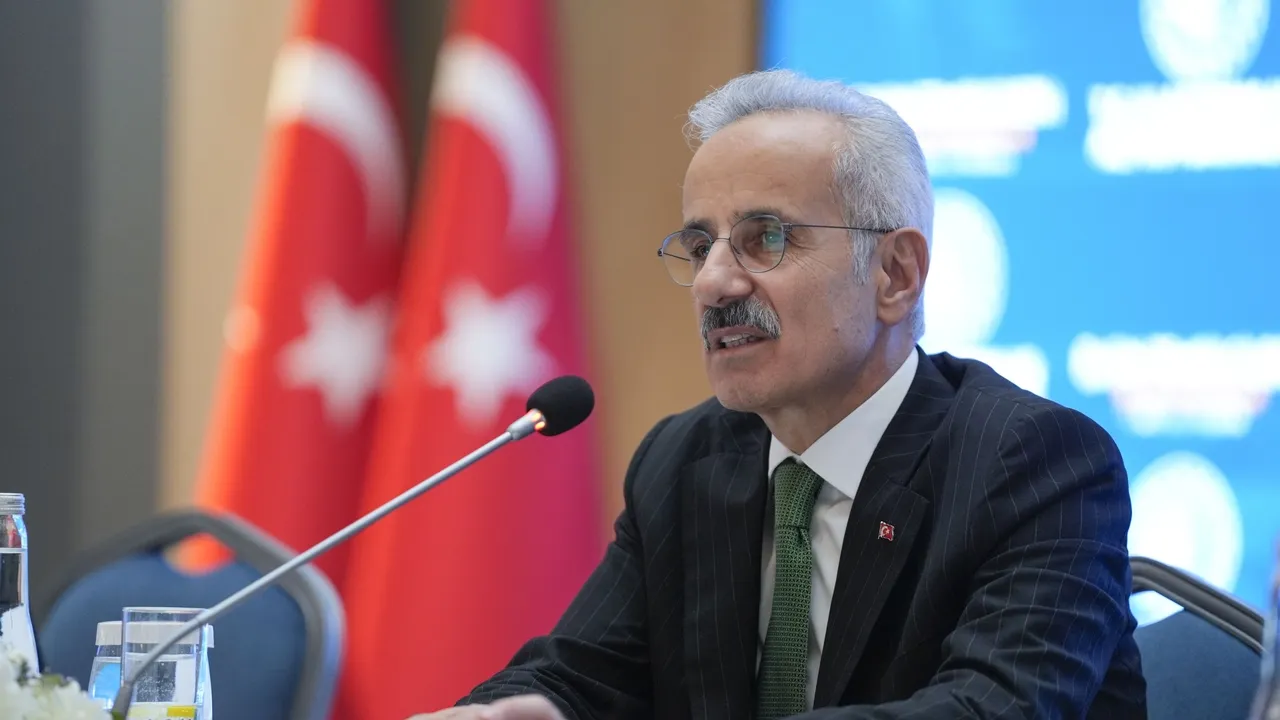 Törkiyä bayraqlı köymä Ormuz buğazınnan uzdı