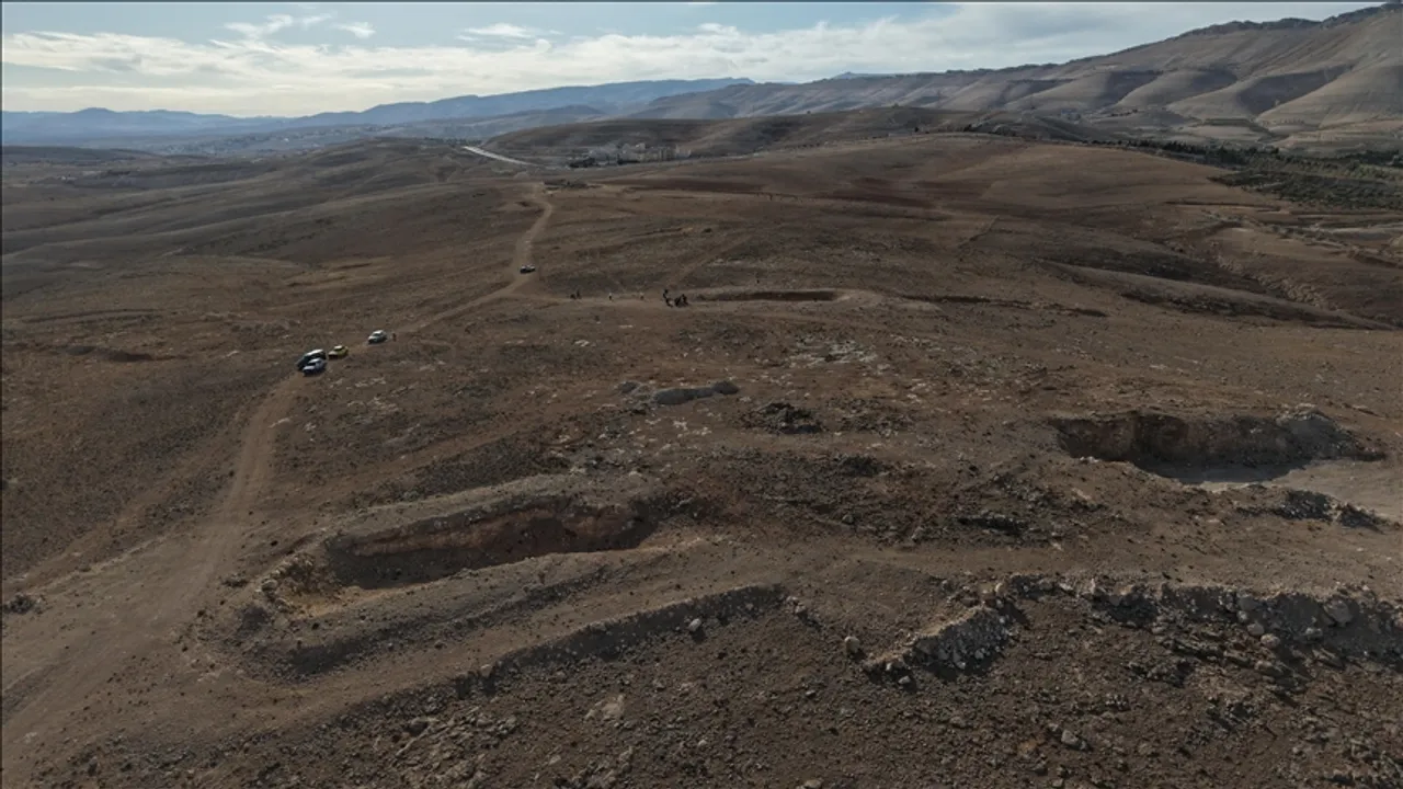 Zbulohet varrezë masive pranë selisë ushtarake të regjimit të rrëzuar në Siri