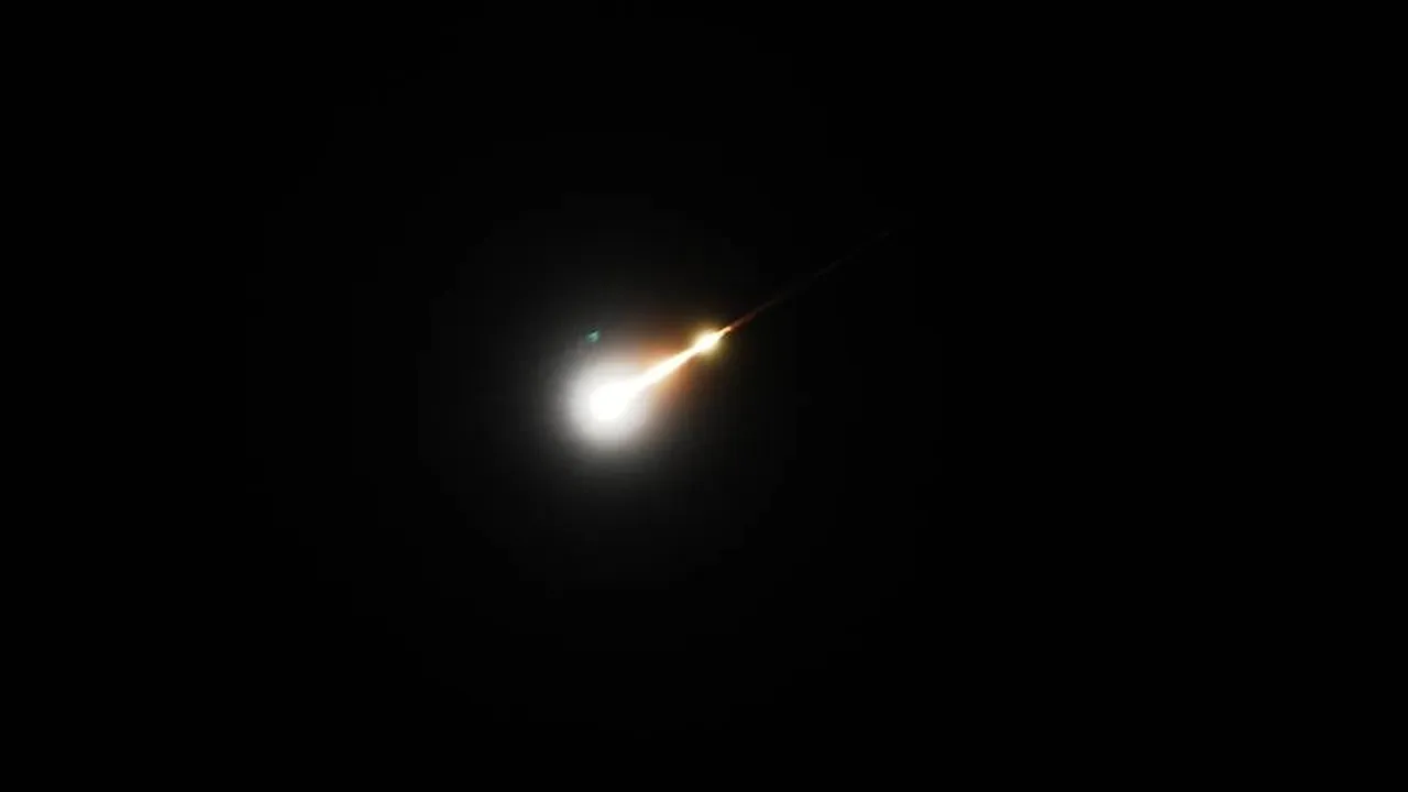 تصدٍّ لهجمات بمسيَّرات في 4 دول خليجية.. وإيران تهدد بتحويل منشآت نفطية مرتبطة بواشنطن إلى "رماد"