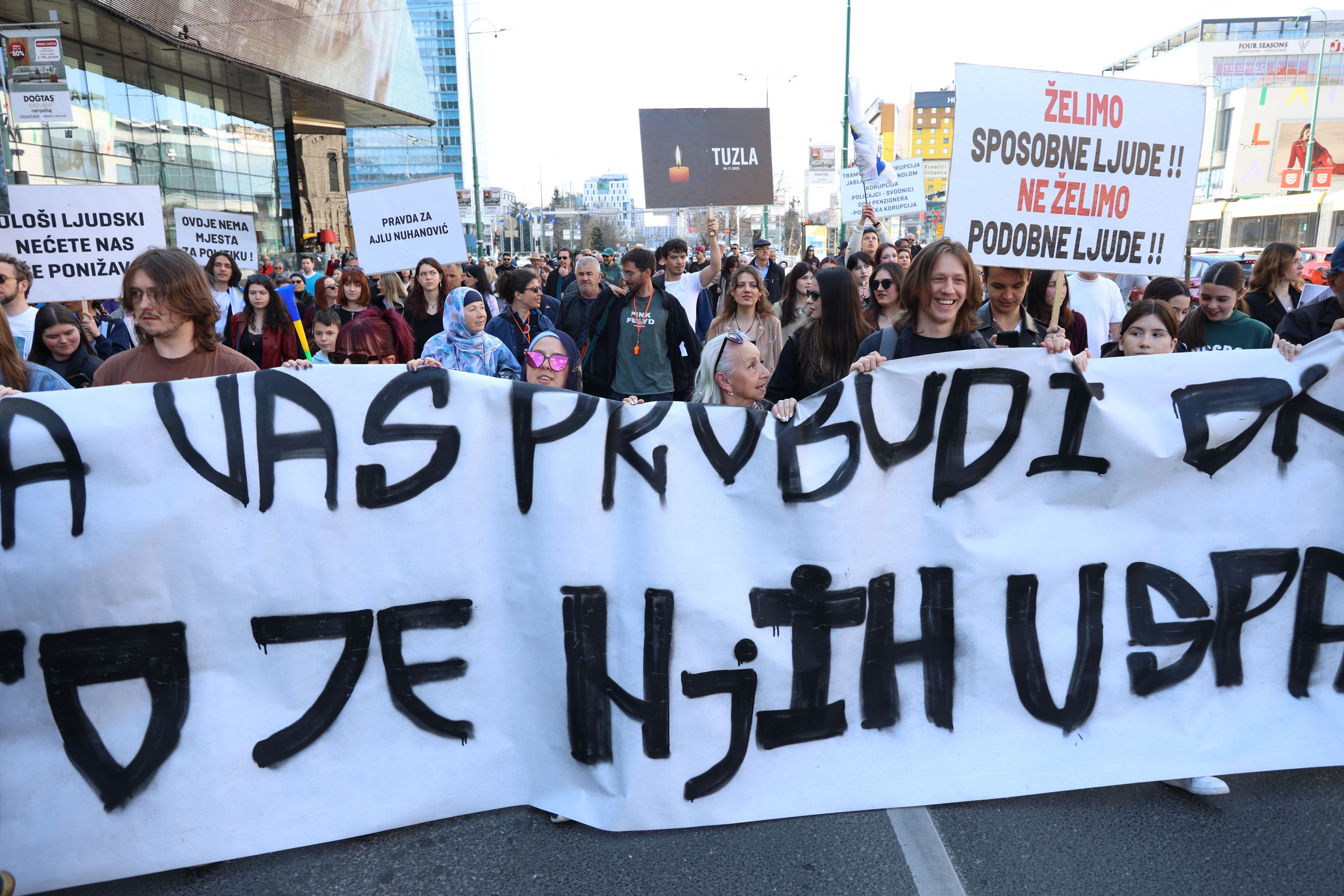 U Sarajevu deseti protest zbog tramvajske nesreće, organizatori poručuju da neće odustati