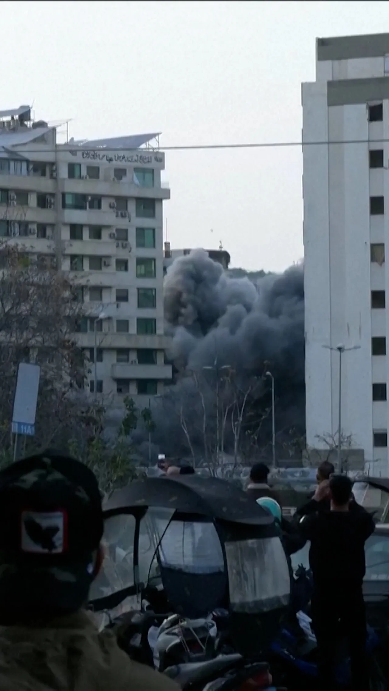 Serangan udara Israel menargetkan bangunan dekat kantor pusat pemerintahan