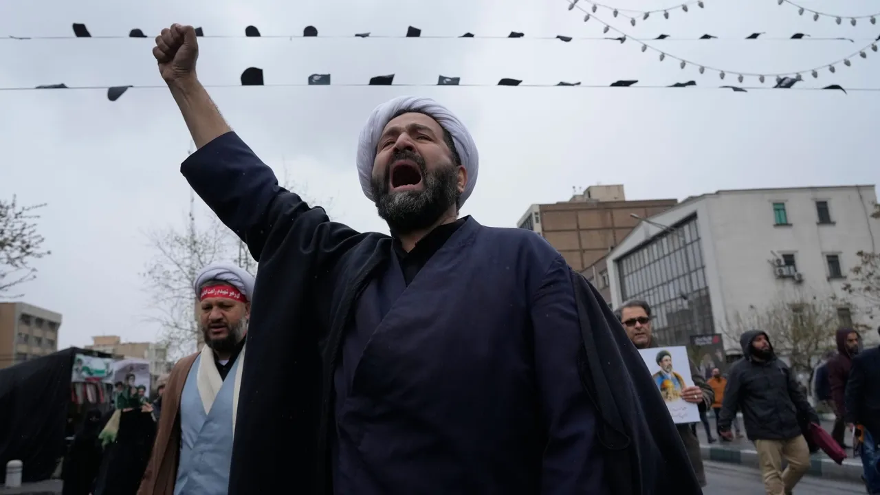 Israel lança ataques aéreos às cidades iranianas, atingindo local próximo do comício do Dia de Quds