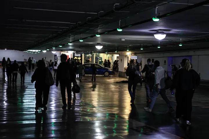 Raportohen shpërthime të forta në Jerusalemin Lindor dhe Tel Aviv pas sulmeve nga Irani