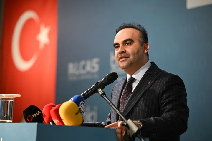 وزير الصناعة التركي: نمتلك 65% من سوق المسيّرات العسكرية في العالم