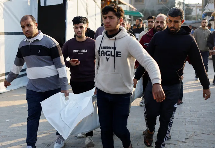 استشهاد 8 فلسطينيين بنيران جيش الاحتلال في غزة خلال 24 ساعة.. ووفاة 3 بانهيار جدار