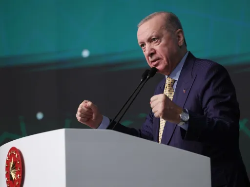Erdogan critica 'rede sanguinária' que ataca escolas e hospitais no Irão e no Líbano