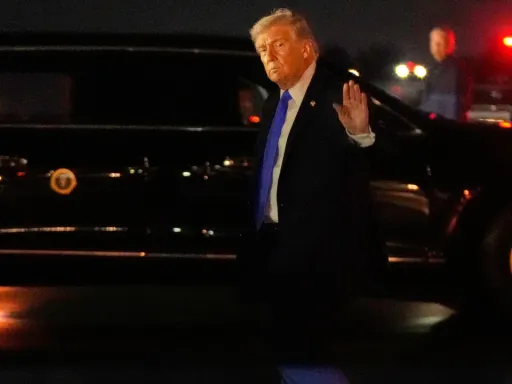 Trump apela aos países importadores de petróleo que garantam a segurança do Estreito de Ormuz