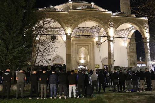 Myslimanët e vendeve të rajonit shënojnë Natën e Kadrit