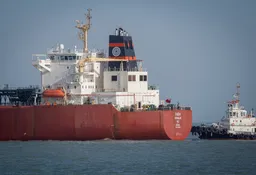 ShBA-ja lejon cisternat iraniane në Ngushticën e Hormuzit për të ruajtur furnizimin global me naftë