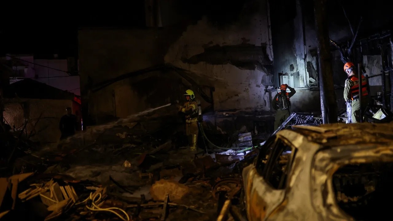 إيران تواصل قصف تل أبيب وإصابة 4 إسرائيليين في نهاريا جراء سقوط صواريخ لحزب الله من لبنان