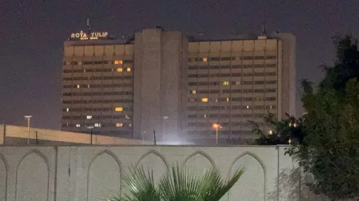 هجمات متزامنة.. مسيّرة تضرب فندقاً دبلوماسياً ببغداد ومقتل 6 من الحشد الشعبي بقصف بالأنبار