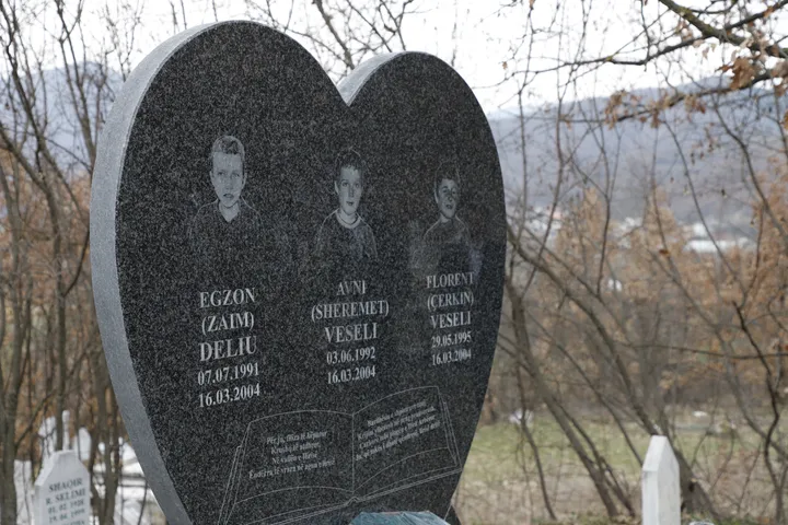 Kosovë, përkujtohet ngjarja tragjike e mbytjes së tre fëmijëve shqiptarë në lumin Ibër në Mitrovicë