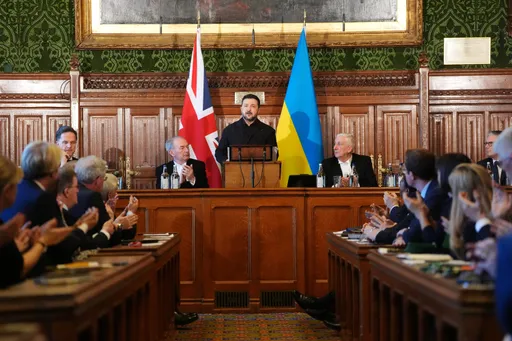 Zelensky vreest afleidend effect oorlog Iran, EU financiert herstel oliepijpleiding