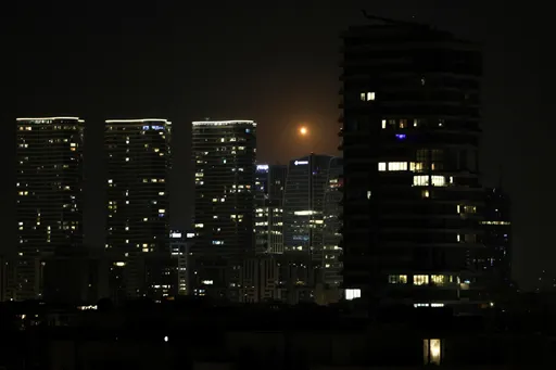 Двајца Израелци загинаа во ракетен ирански напад врз Тел Авив