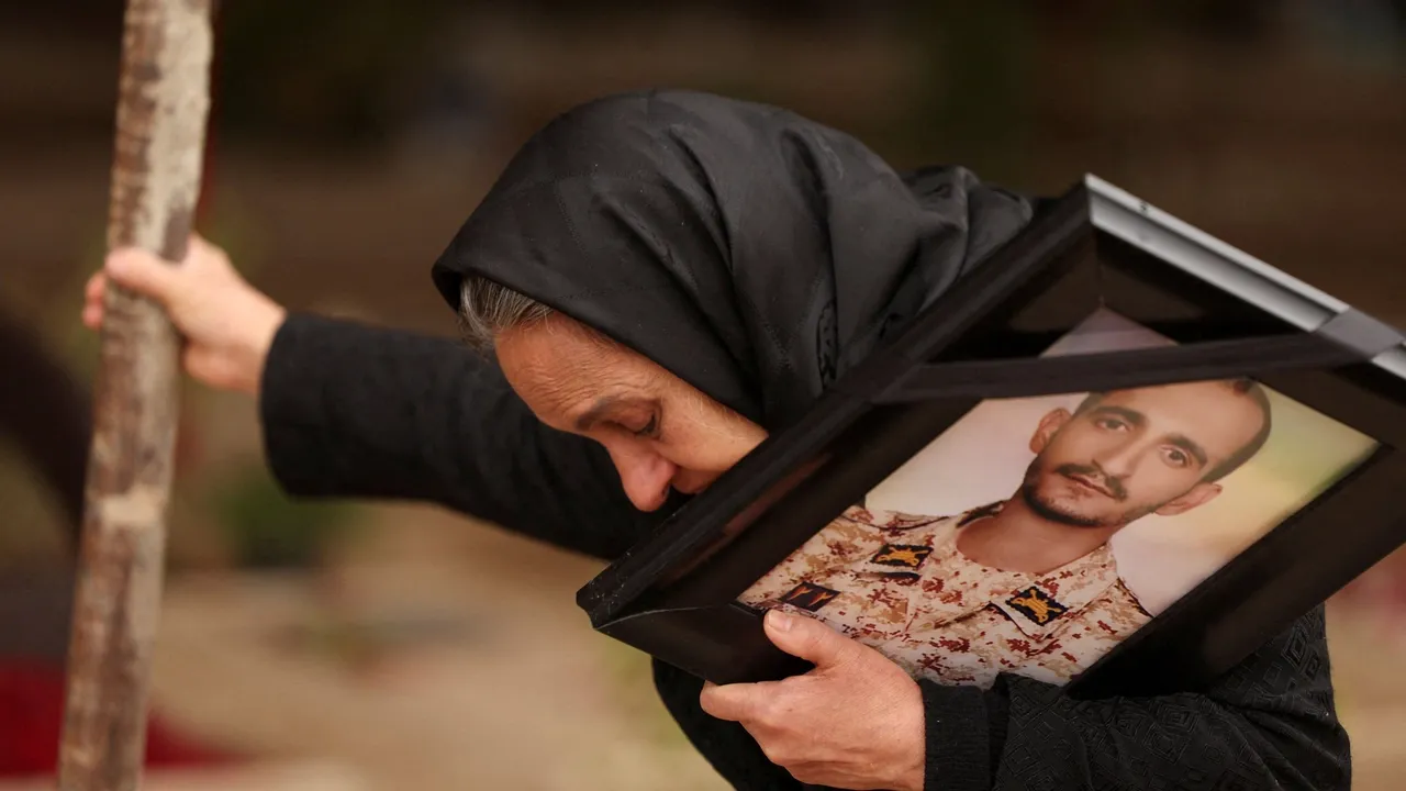 اشک و خشم در پایتخت ایران؛ گزارشی از مراسم دفن کشته‌شدگان جنگ ایران با ائتلاف آمریکا و اسرائیل