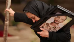 اشک و خشم در پایتخت ایران؛ گزارشی از مراسم دفن کشته‌شدگان جنگ ایران با ائتلاف آمریکا و اسرائیل