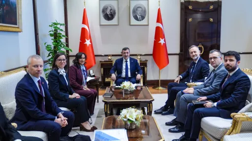 نائب أردوغان: تركيا تعمل بكل إمكاناتها لمنع تصاعد التوتر واستمرار الحرب على إيران يزيد من الدمار