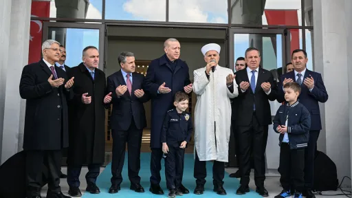 يجمع العمارة السلجوقية والعثمانية والحديثة.. الرئيس أردوغان يفتتح مسجد الحاج إبراهيم دمير بأنقرة