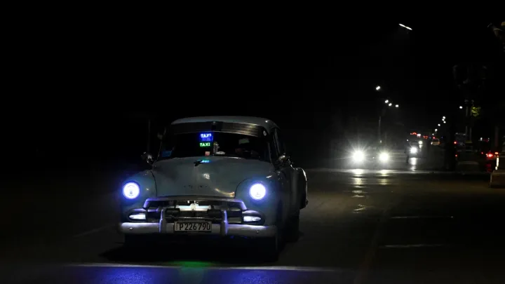 Трамп хочет «взять» обесточенную Кубу