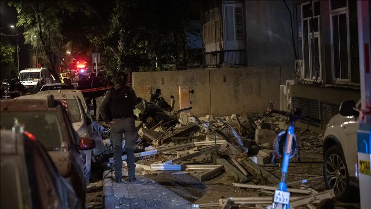 Dy të vrarë nga një sulm me raketë iraniane në periferi të Tel-Avivit