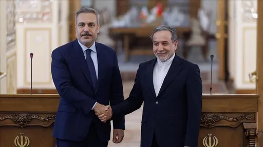 Ministri i Jashtëm turk diskuton rrjedhën e luftës me homologun iranian