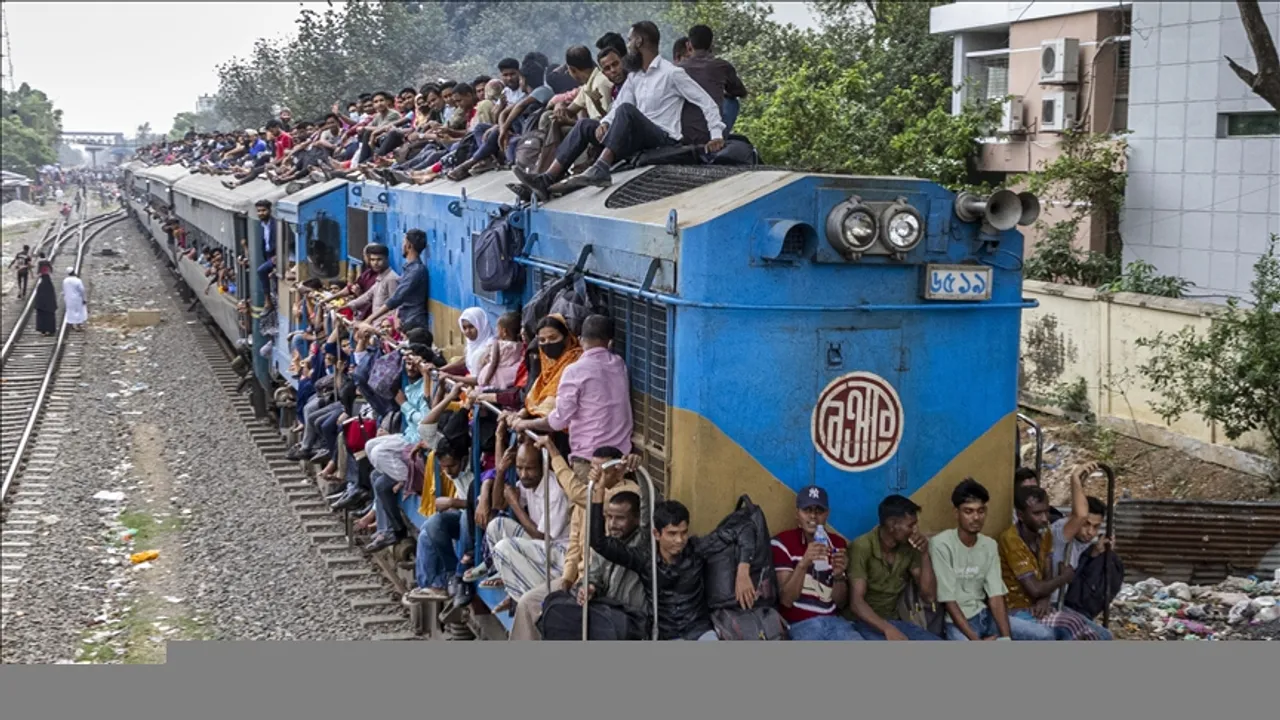 Jahači vozova: Putnici u Bangladešu riskiraju živote kako bi posjetili porodice za Bajram