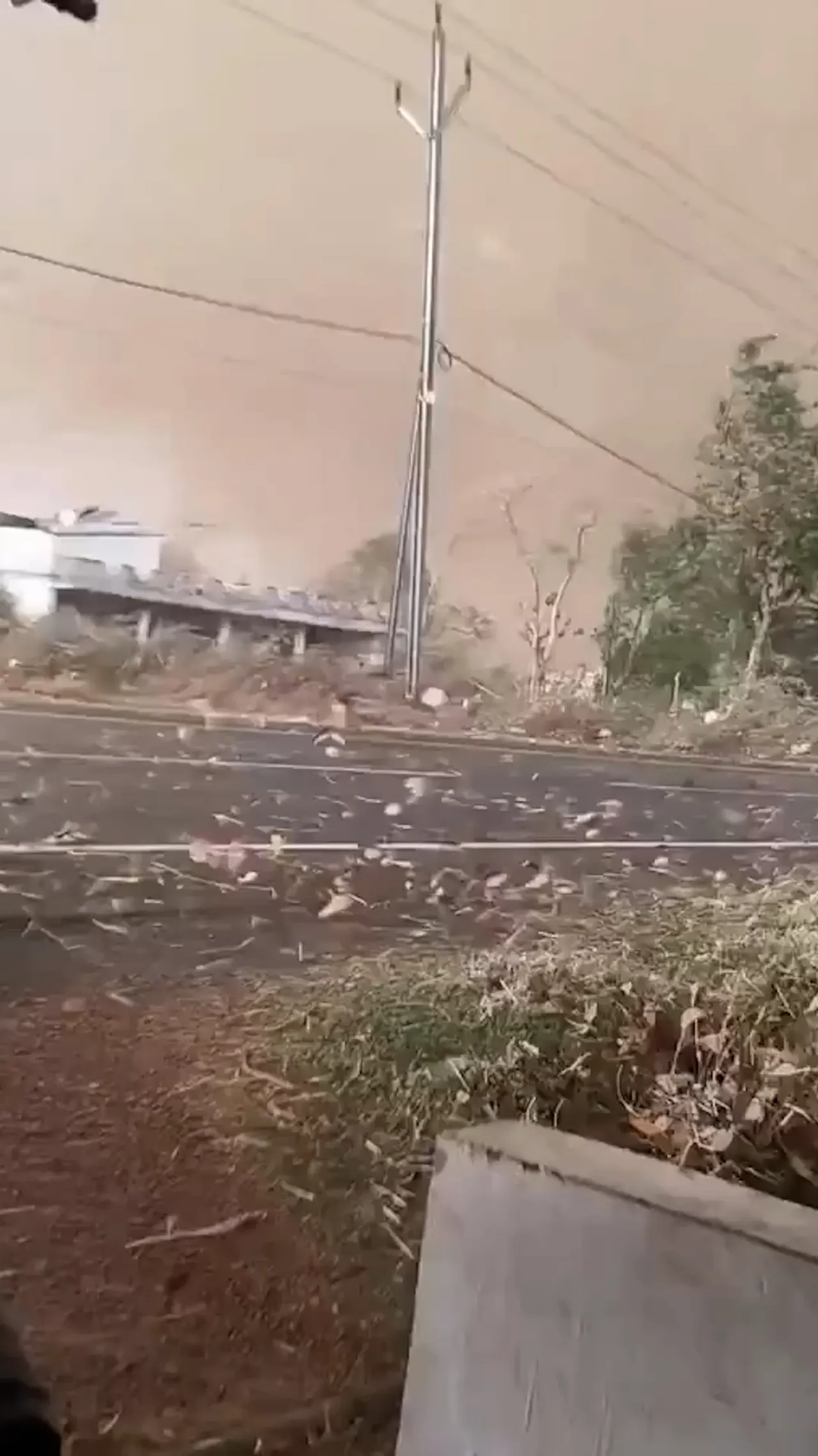 Tornado menewaskan dua orang dan melukai 29 lainnya di India