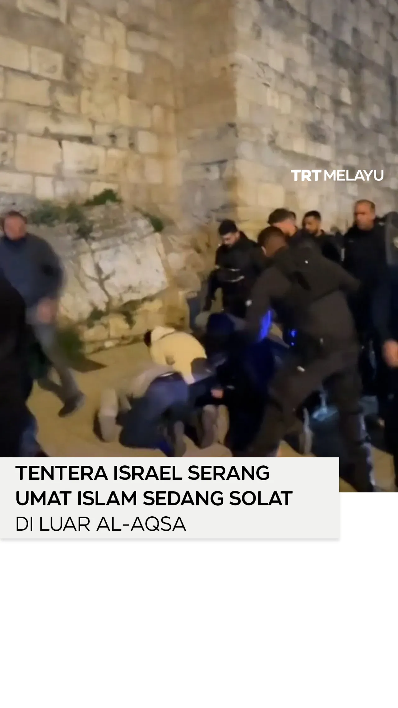 Tentera Israel serang umat Islam sedang solat di luar Al-Aqsa