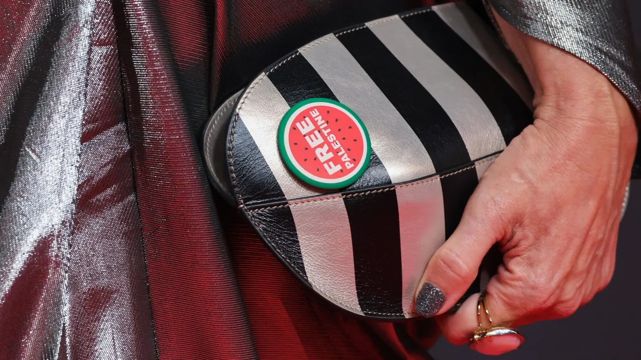 İspaniyä sänğatçeläre suğışlarnı tuqtatunı häm Fälästingä azatlıq taläp itte