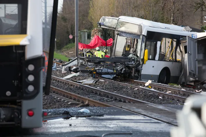 21 gewonden bij botsing tussen tram en bus in België, waarvan 2 ernstig