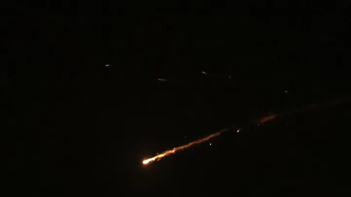 Gantaal Iiraani ah oo ku dhacay bartamaha Israa’iil oo sababay dhimashada 1 qof iyo dhaawaca 5 kale