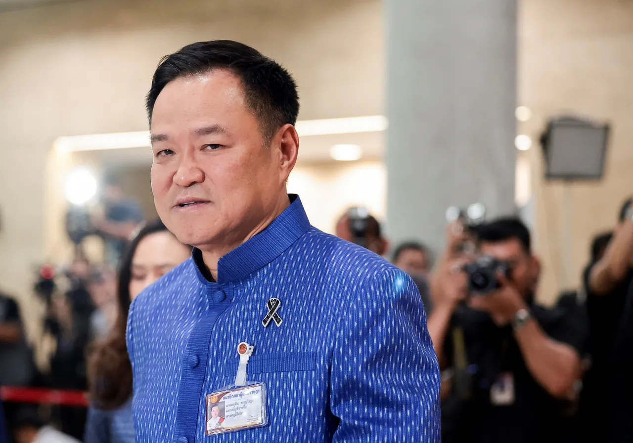 Kabinet khas Thailand bersidang bincang krisis tenaga, kenaikan petrol 6 baht