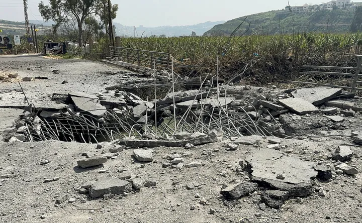 حزب الله يعلن تنفيذ هجمات على مواقع إسرائيلية.. وجيش الاحتلال يُنذر بإخلاء جنوب الزهراني