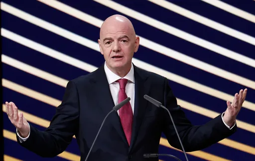 Infantino : "Si un joueur se couvre la bouche et tient des propos racistes, il doit être expulsé"
