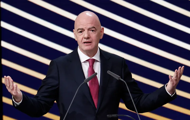 Infantino : "Si un joueur se couvre la bouche et tient des propos racistes, il doit être expulsé"