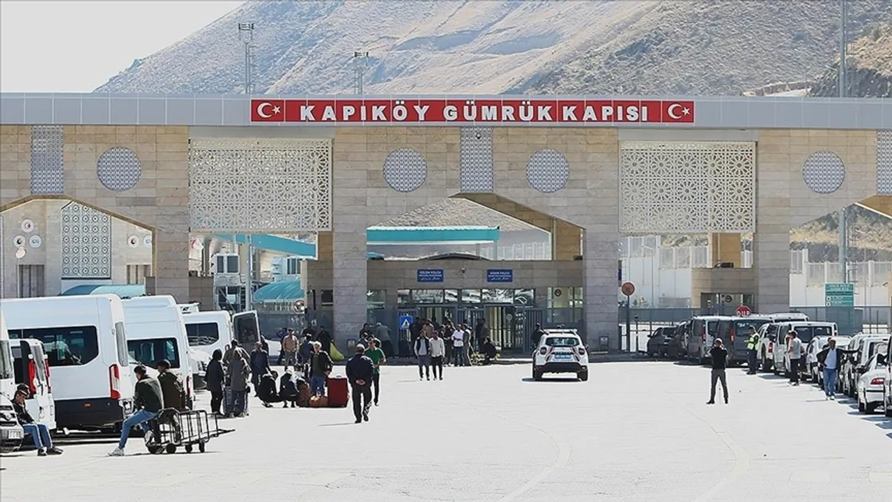 تركيا تعلّق عبور الركاب عند معابرها مع إيران مع استمرار حركة البضائع التجارية